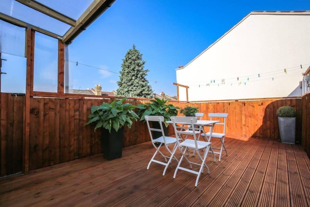 Large Modern Apartment With Garden Sleeps 10 Guests Londra Esterno foto